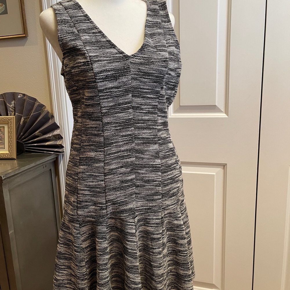 Womens Banana Republic sleeveless tweed dress sz 6. NWT